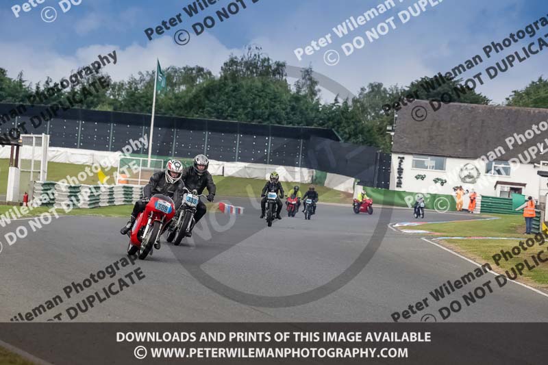 Vintage motorcycle club;eventdigitalimages;mallory park;mallory park trackday photographs;no limits trackdays;peter wileman photography;trackday digital images;trackday photos;vmcc festival 1000 bikes photographs